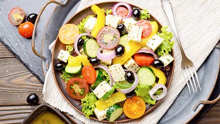 Vegetable salad in the Mediterranean diet for those who want to lose weight