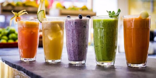 Delicious smoothies are prepared according to the rules to lose weight and cleanse the body